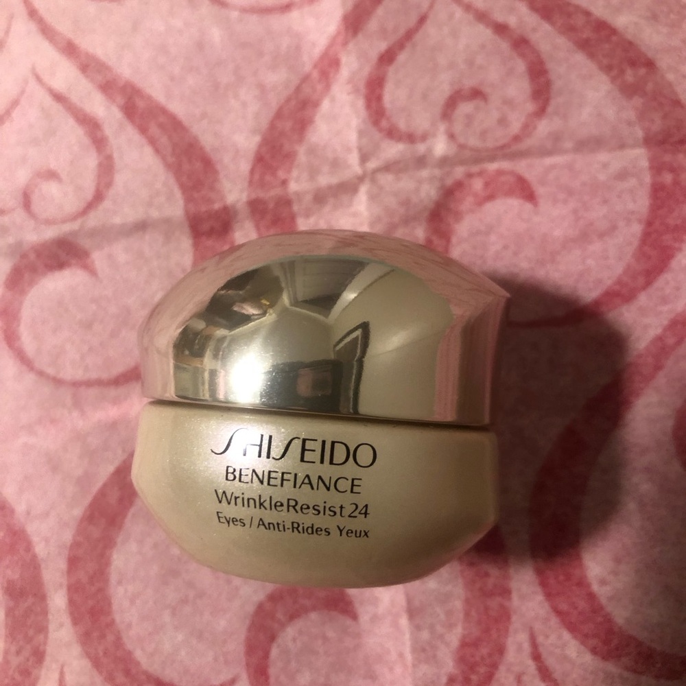 Shiseido Benefiance WrinkleResist24 Eye Cream in Gold Jar